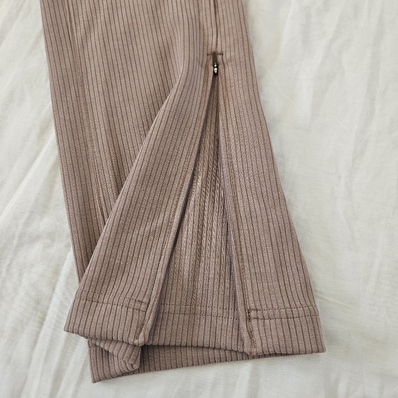 Lululemon Softstreme Zip-Leg HR Crop 25" TPTC Taupetastic Women's Size 4 - Picture 4 of 7